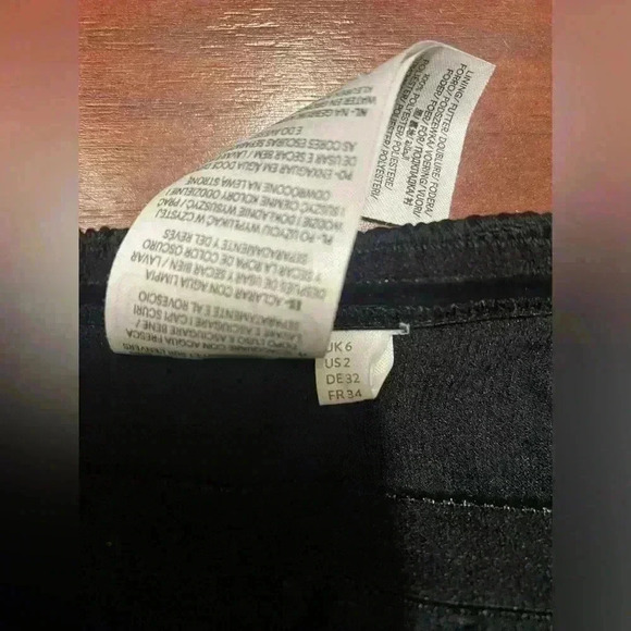 Boden Smocked One Piece Strapless Bandeau
Swimsuit Size 2 - Picture 7 of 10